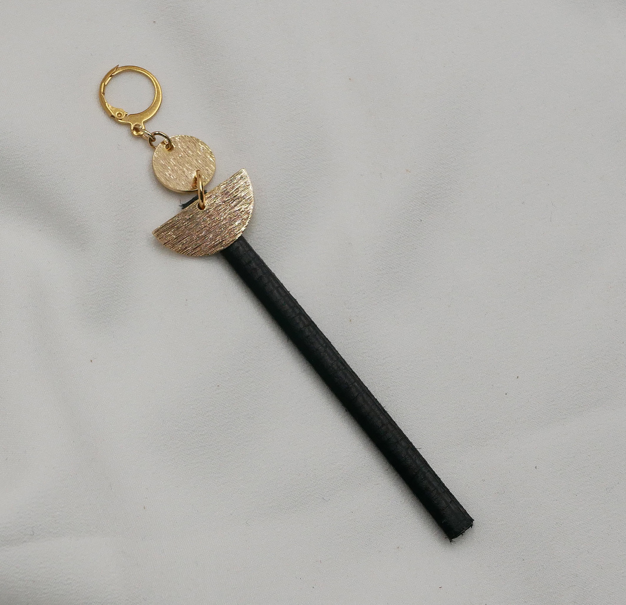 Solo lang gullbelagt dinglende &oslash;rering R&oslash;dt skinn eller farge etter eget &oslash;nske