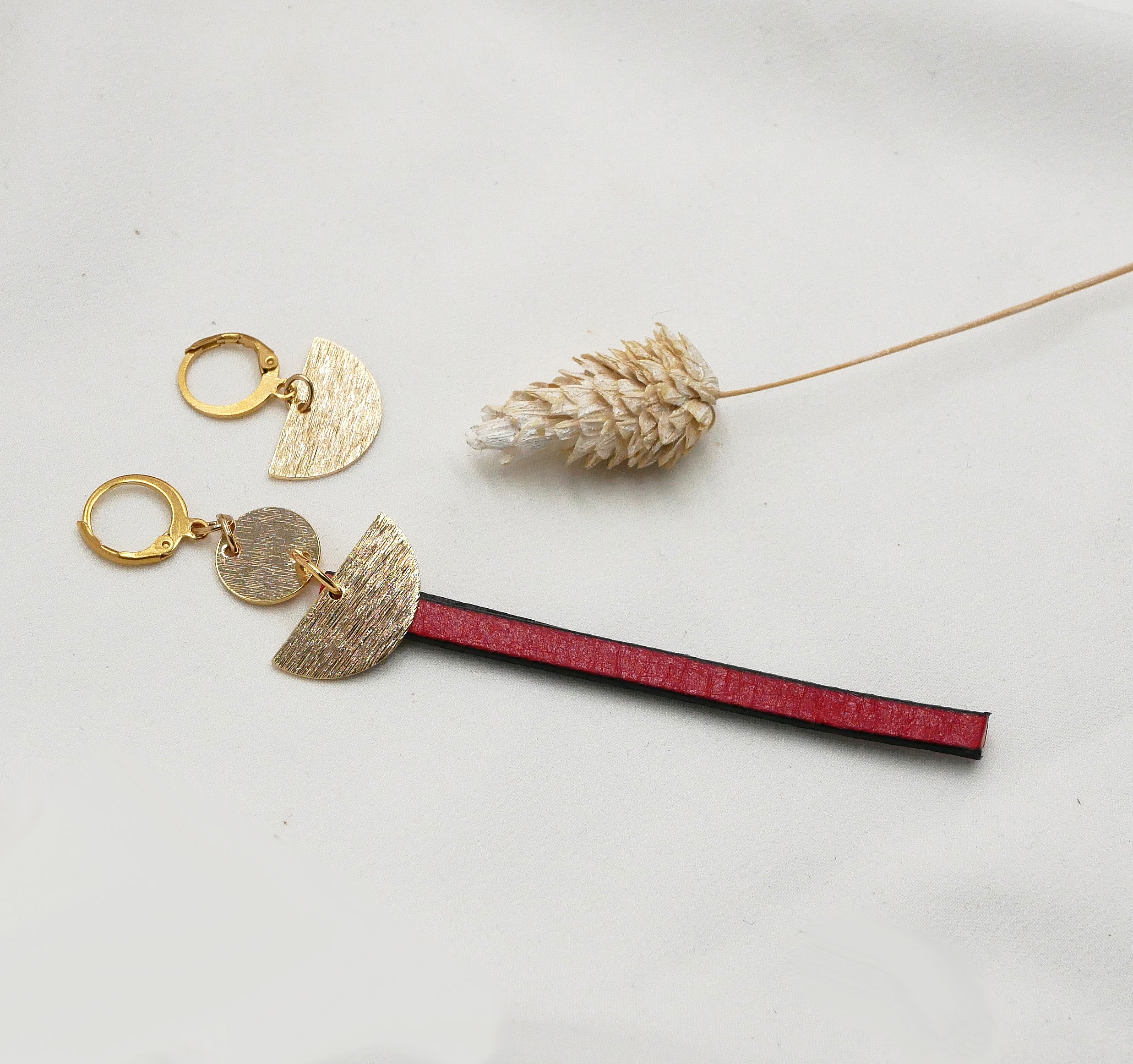 Solo lang gullbelagt dinglende &oslash;rering R&oslash;dt skinn eller farge etter eget &oslash;nske