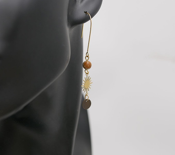 &Oslash;redobber i r&aring; messing med sol og steiner