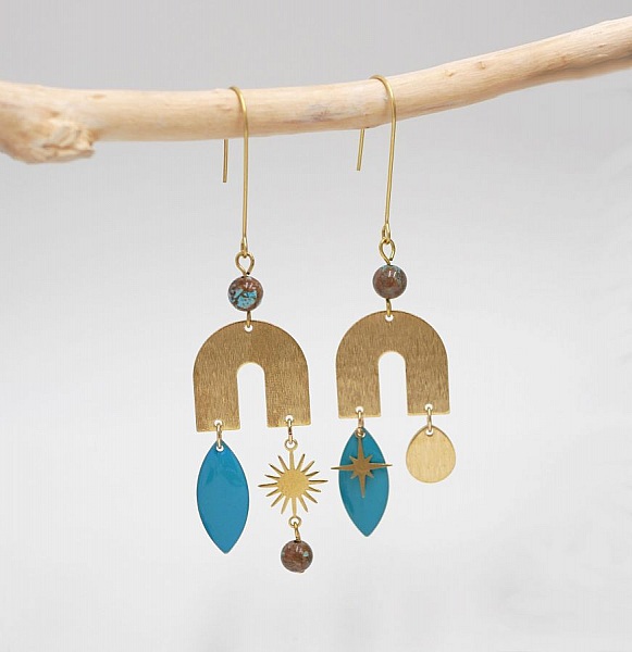 &Oslash;redobber med bro og stein i r&aring; messing og turkis paljett