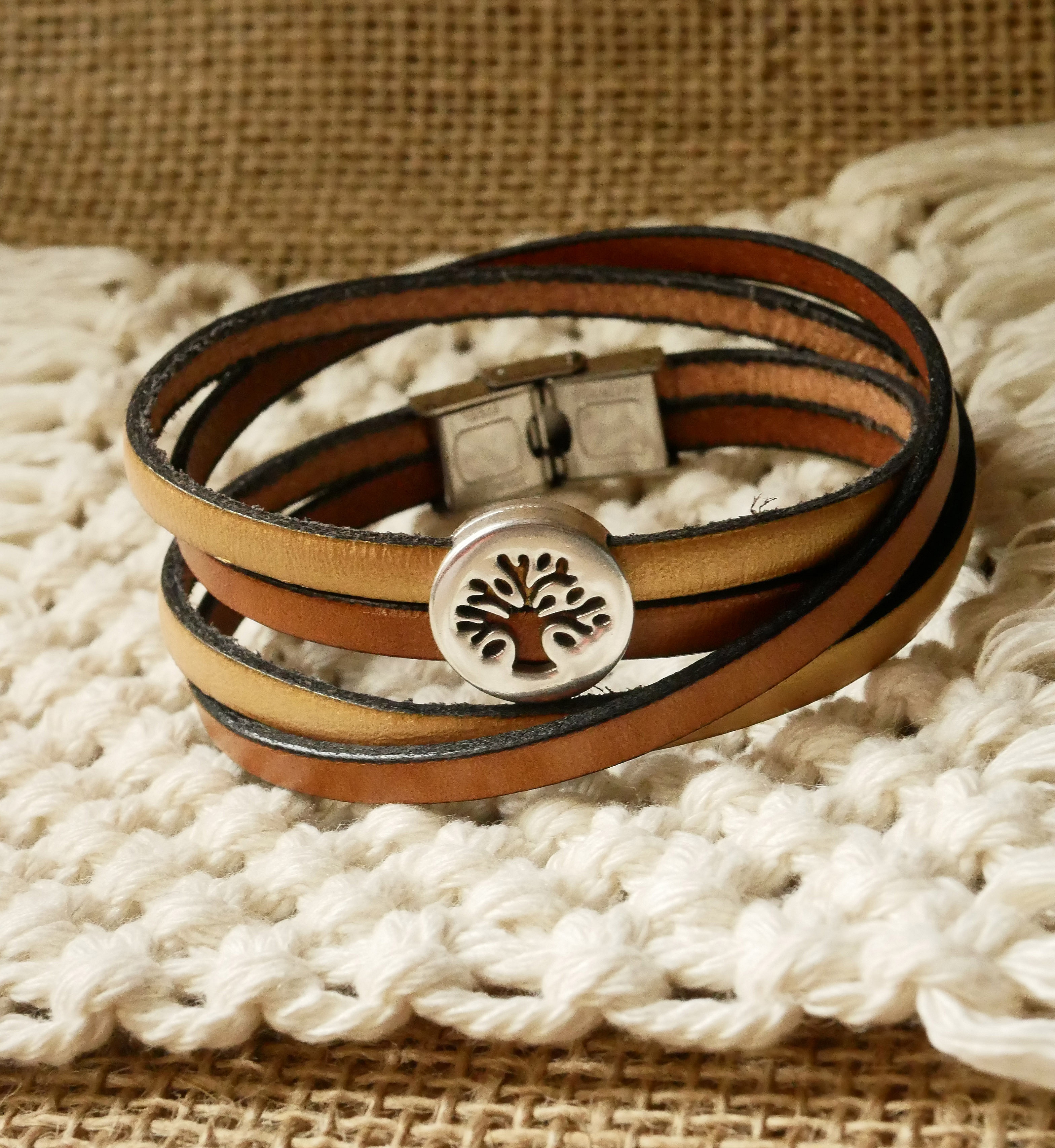 Livets tre armb&aring;nd p&aring; dobbelt skinn personliggjort med gravering