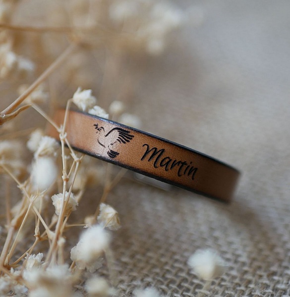 L&aelig;rarmb&aring;nd for nattverd eller d&aring;p personliggjort med fornavn 