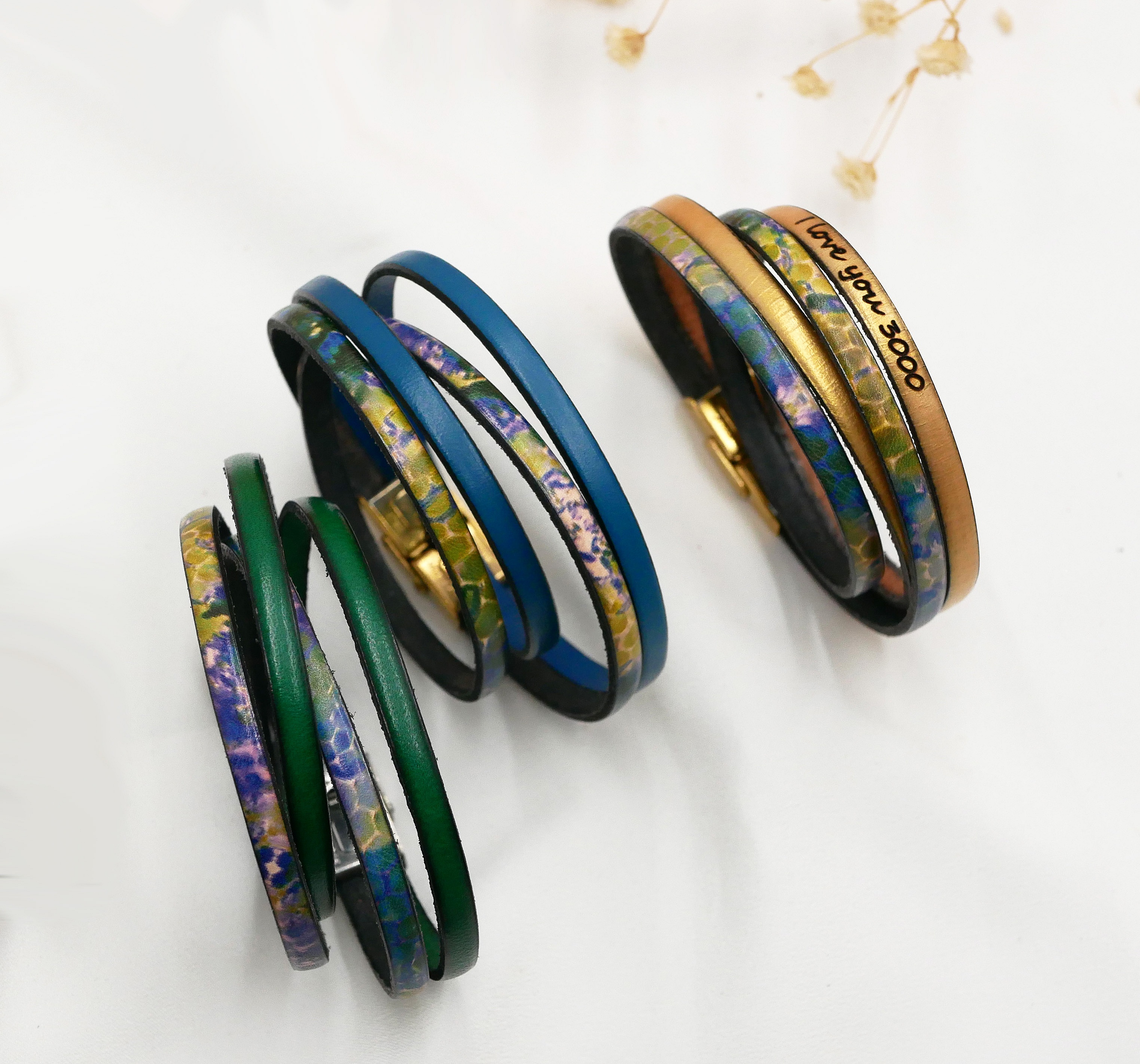 Personlig armb&aring;nd i skinn med impressionistisk trykk