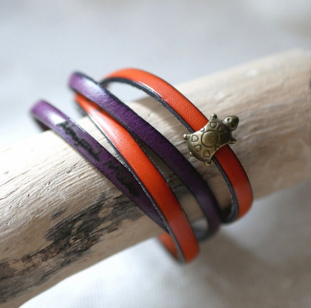 Dobbel l&aelig;rrem i duo dekorert med en bronseskildpadde