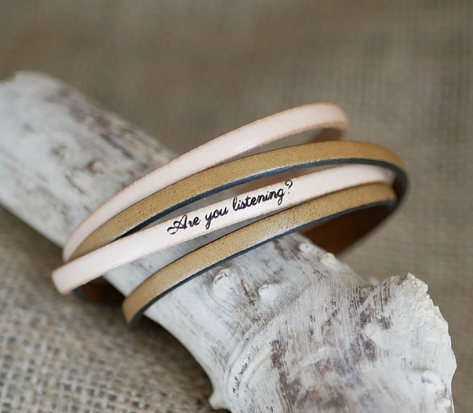 Dobbelt skinnarmb&aring;nd i duo som kan personaliseres ved gravering