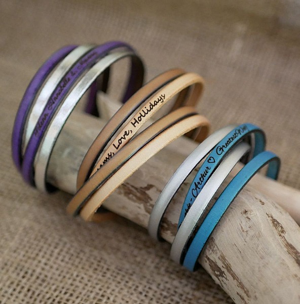 Dobbelt skinnarmb&aring;nd i duo som kan personaliseres ved gravering