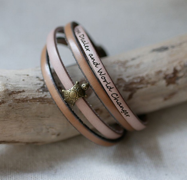 Dobbel l&aelig;rrem i duo dekorert med en bronseskildpadde