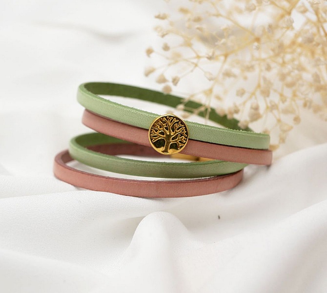 L&aelig;rarmb&aring;nd i to farger, kan tilpasses med gull cabochon Tree of Life