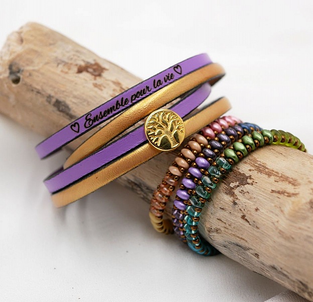 L&aelig;rarmb&aring;nd i to farger, kan tilpasses med gull cabochon Tree of Life