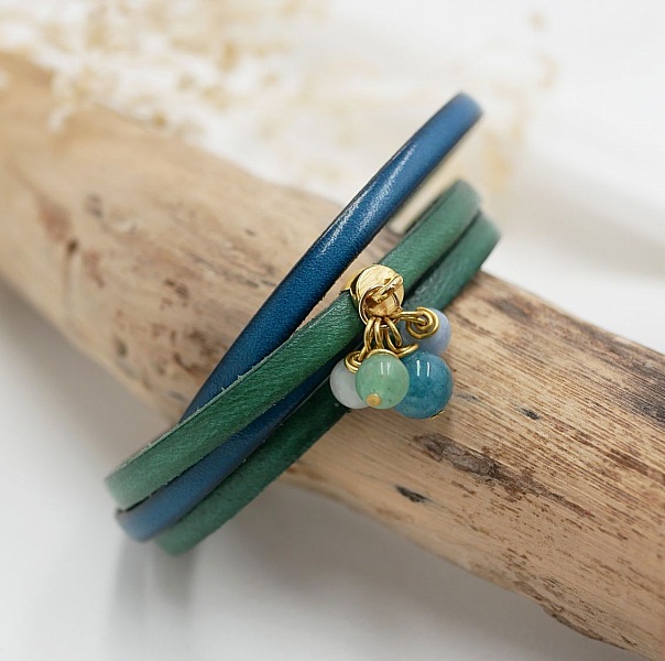 Duo-armb&aring;nd i l&aelig;r med perleanheng som kan tilpasses personlig