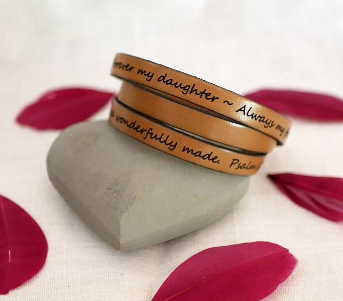 L&aelig;rarmb&aring;nd kvinne trippel sving for &aring; tilpasse farge og gravering 