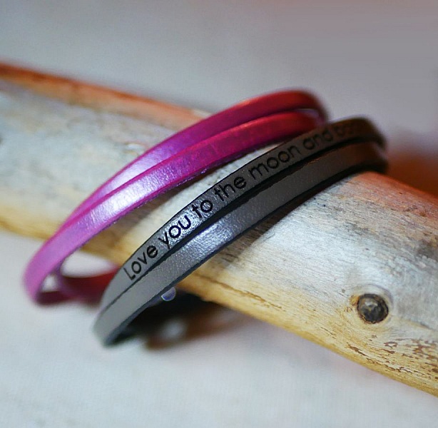 2-sving skinnarmb&aring;nd for menn eller kvinner for &aring; personalisere