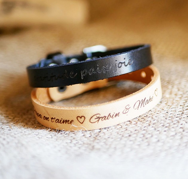 Gravert l&aelig;rarmb&aring;nd med s&oslash;lvspenne som skal tilpasses ved gravering