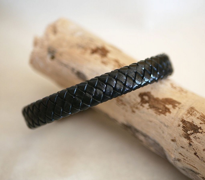 Flettet svart l&aelig;rrem for menn med magnetisk st&aring;ll&aring;s og glidel&aring;s