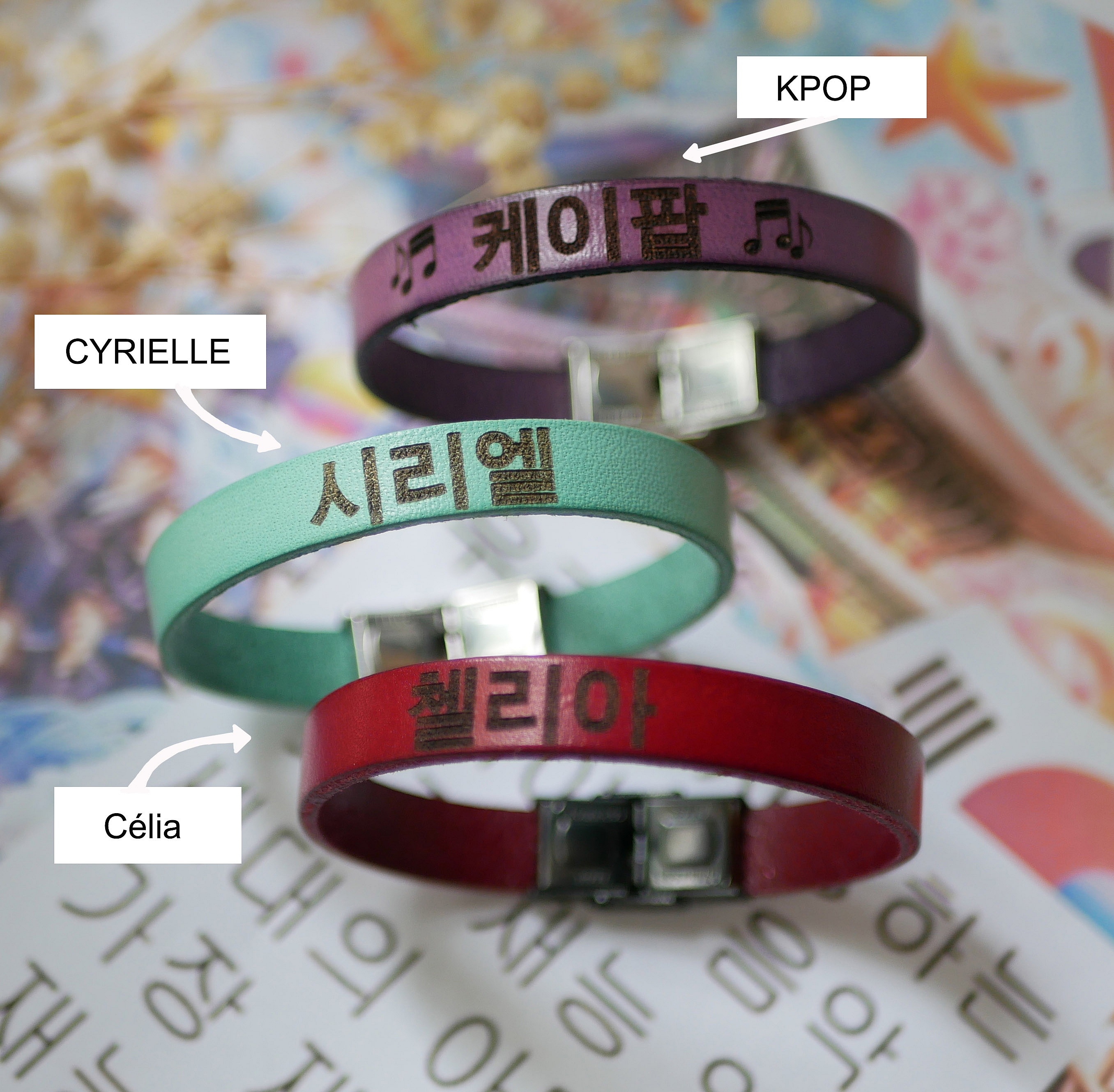 Koreansk kpop-fanarmb&aring;nd med navn i l&aelig;r som du kan personliggj&oslash;re