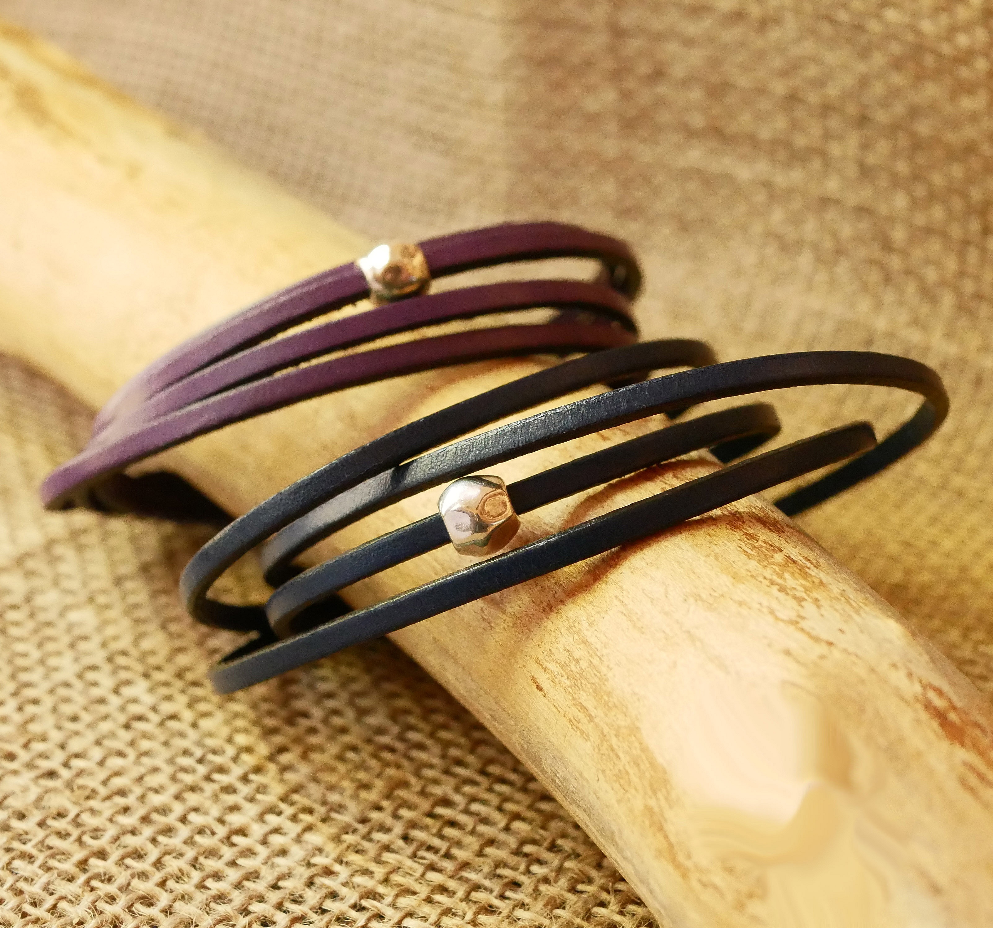 Veldig fin l&aelig;rrem, dobbel snuoperasjon med perle 