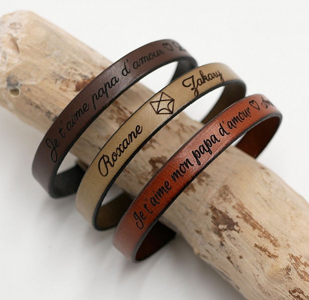 L&aelig;rarmb&aring;nd som kan personliggj&oslash;res med gravering Svart magnetl&aring;s