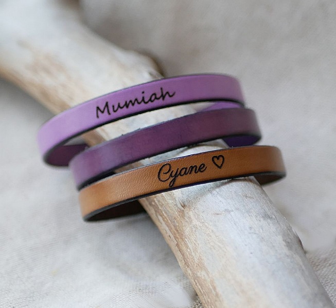 L&aelig;rarmb&aring;nd som skal tilpasses ved gravering av elegant magnetl&aring;s