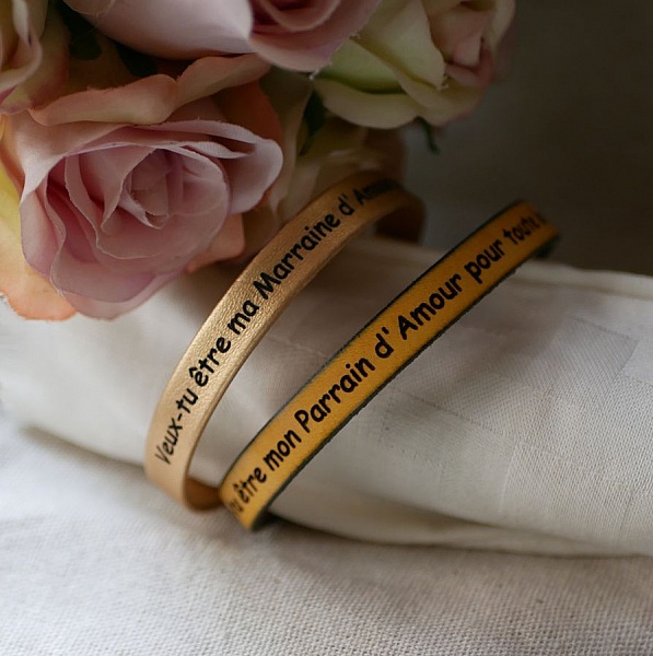 L&aelig;rarmb&aring;nd som skal tilpasses ved gravering av elegant magnetl&aring;s