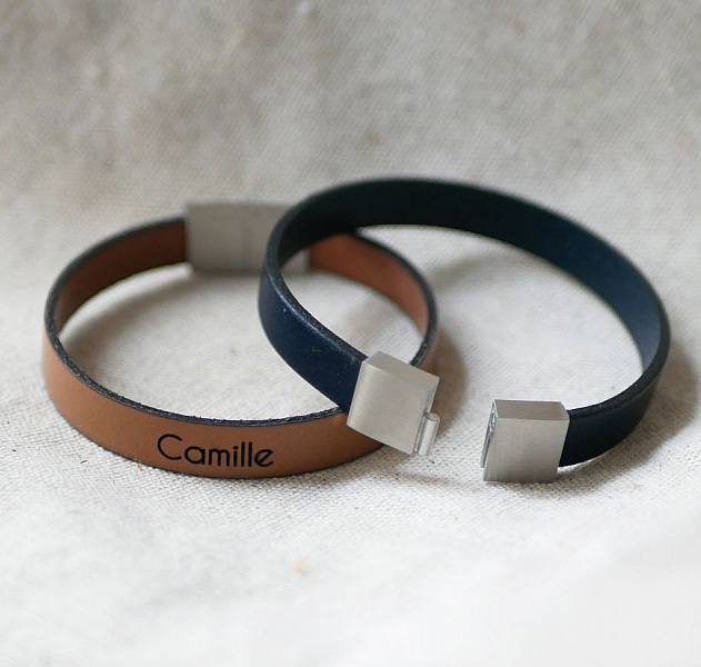 L&aelig;rarmb&aring;nd som skal tilpasses ved gravering av elegant magnetl&aring;s