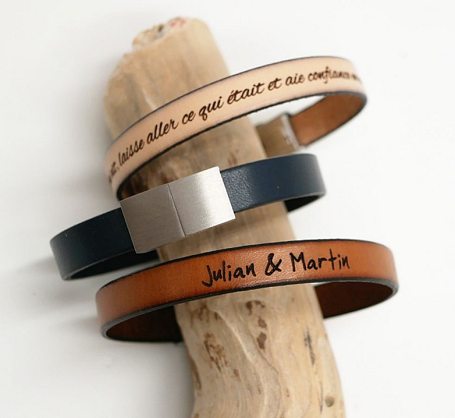 L&aelig;rarmb&aring;nd som skal tilpasses ved gravering av elegant magnetl&aring;s