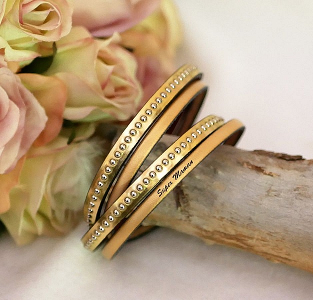 Dobbelt gravert gullskinnrem med s&oslash;lvperler, kan tilpasses