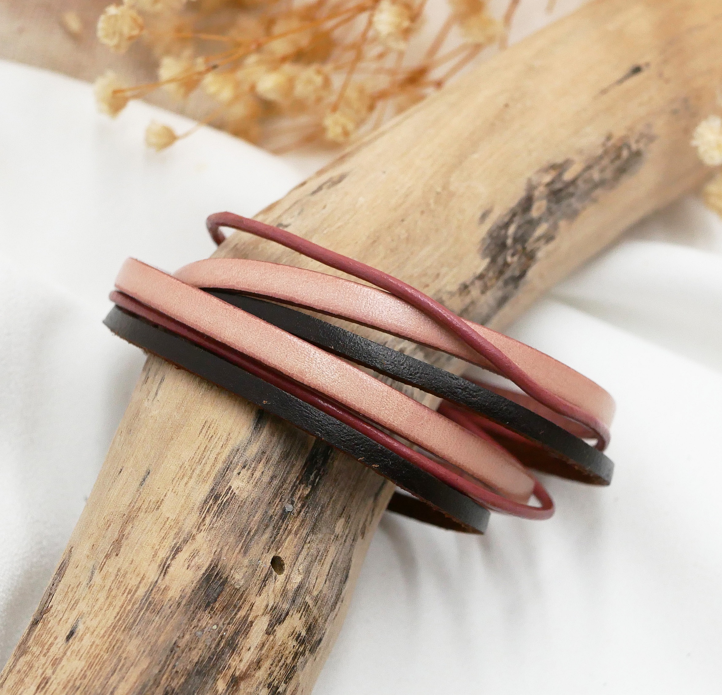 Vintage-armb&aring;nd i gammelrosa og brunt skinn med flere lameller