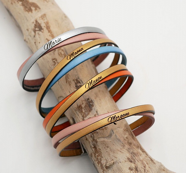 Twist-duo-armb&aring;nd i l&aelig;r som kan tilpasses for menn eller kvinner