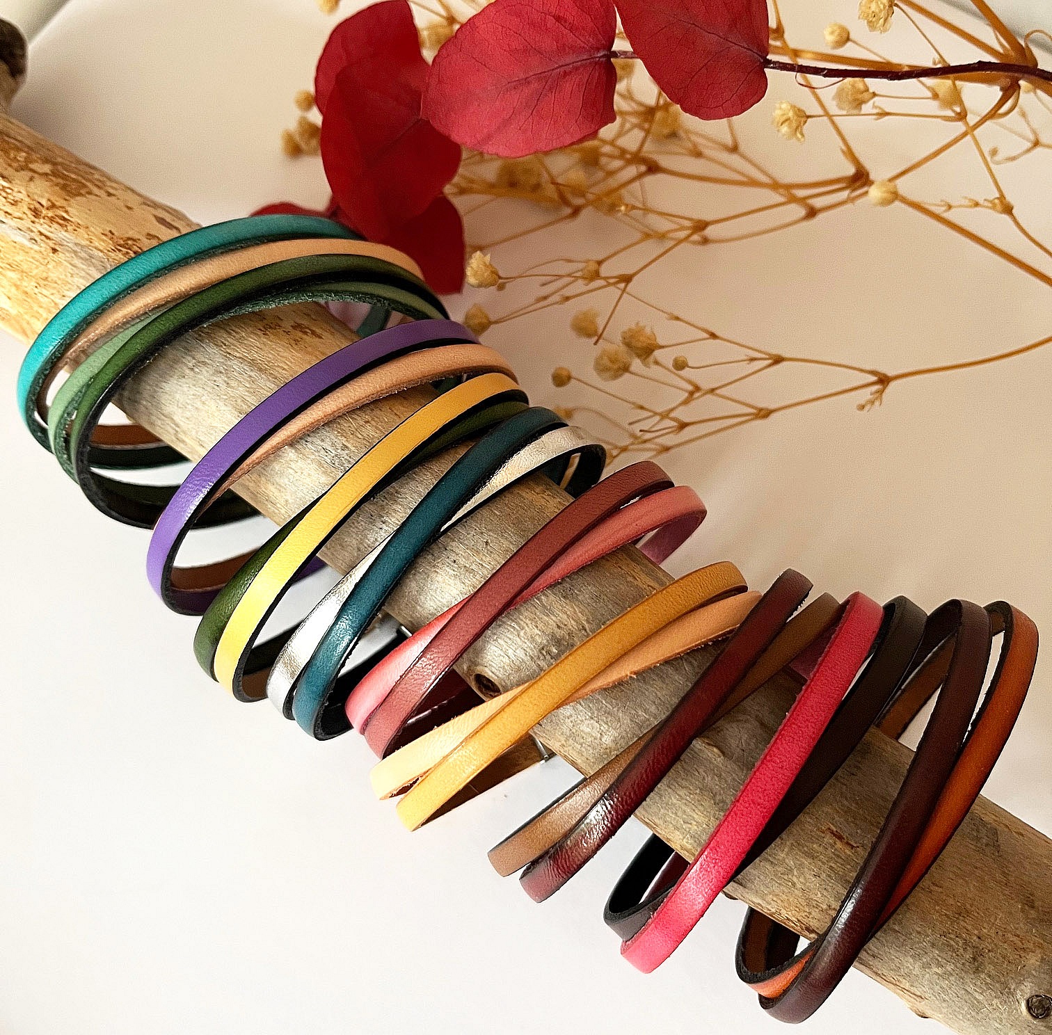 Twist-duo-armb&aring;nd i l&aelig;r som kan tilpasses for menn eller kvinner