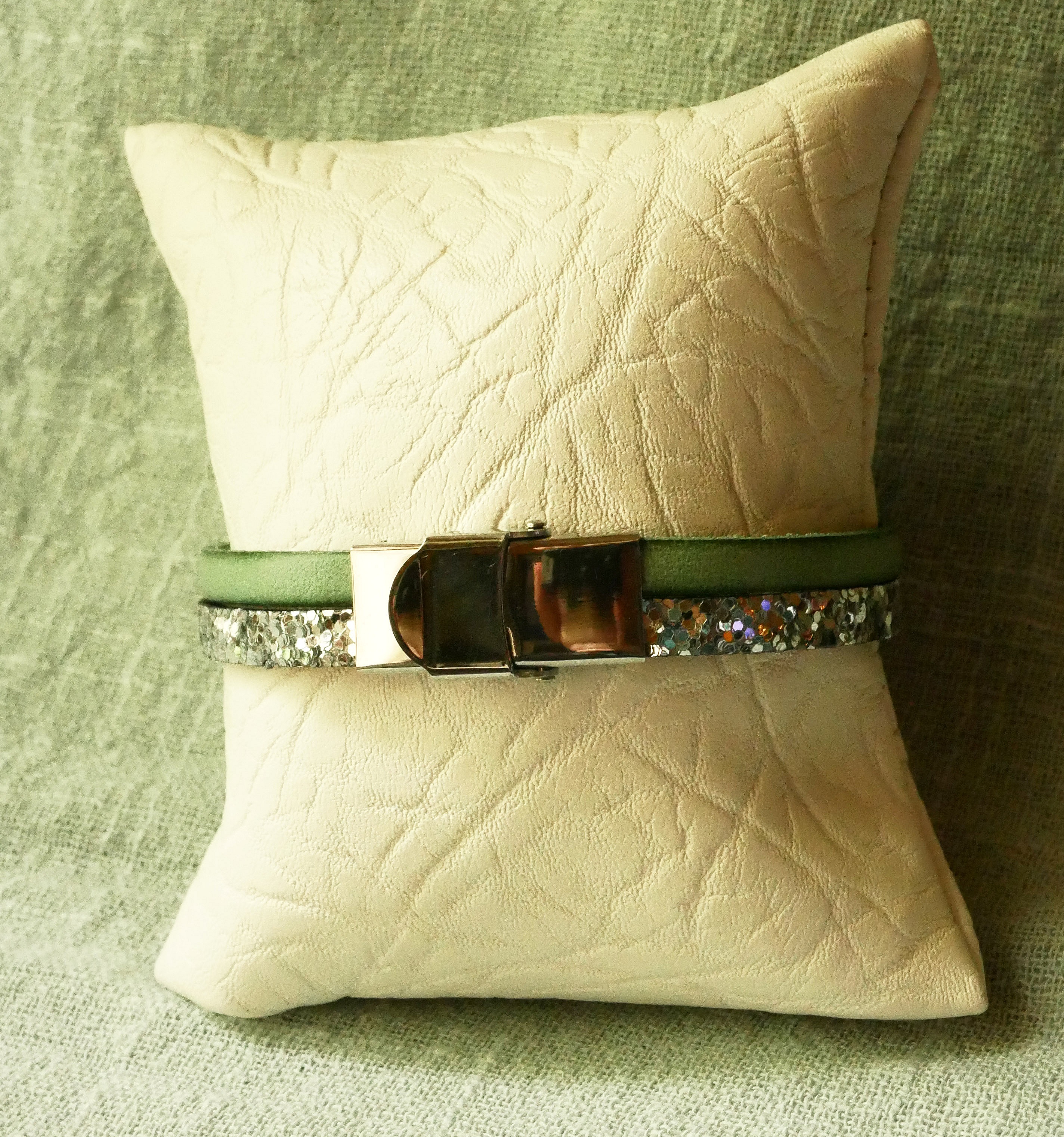 Duo-armb&aring;nd i l&aelig;r i s&oslash;lv og valgfri farge