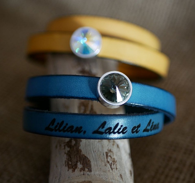 L&aelig;rarmb&aring;nd kvinne dobbelt blir personlig dekorert med en Swarovski krystall cabochon 