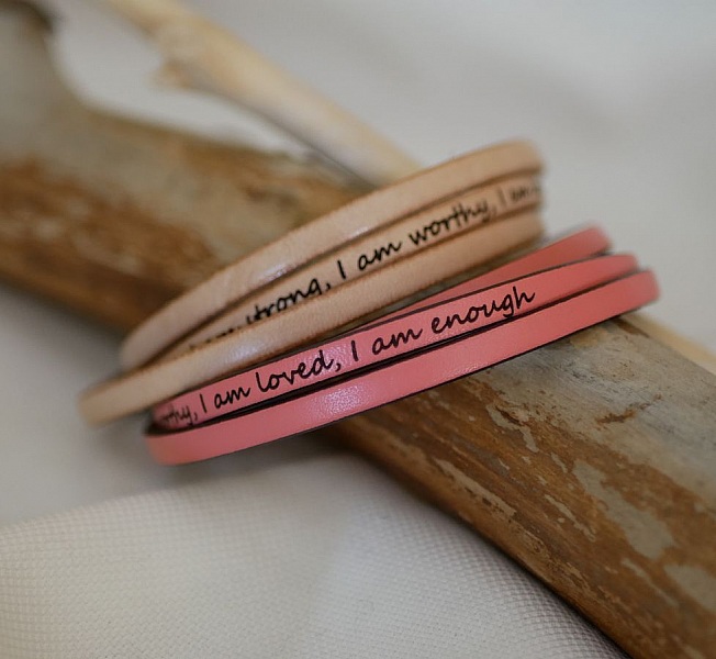 Tilpasset 3-sving skinnarmb&aring;nd for kvinner