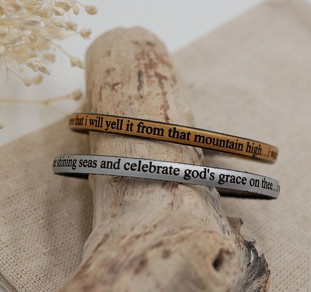 L&aelig;rarmb&aring;nd for kvinner &aring; personalisere ved gravering med s&oslash;lvkjede