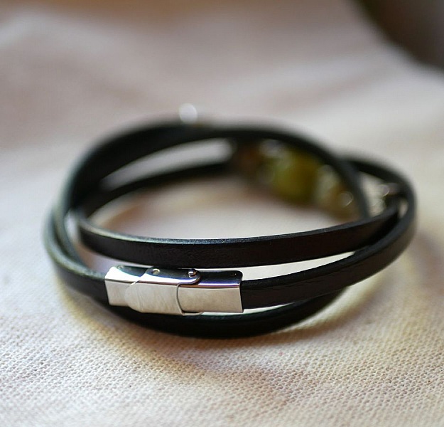 L&aelig;r og perler armb&aring;nd Olivine trippel svinger for &aring; personalisere 