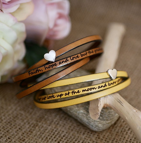 Tilpassbart l&aelig;rarmb&aring;nd for kvinner, flere svinger, s&oslash;lvhjertedesign