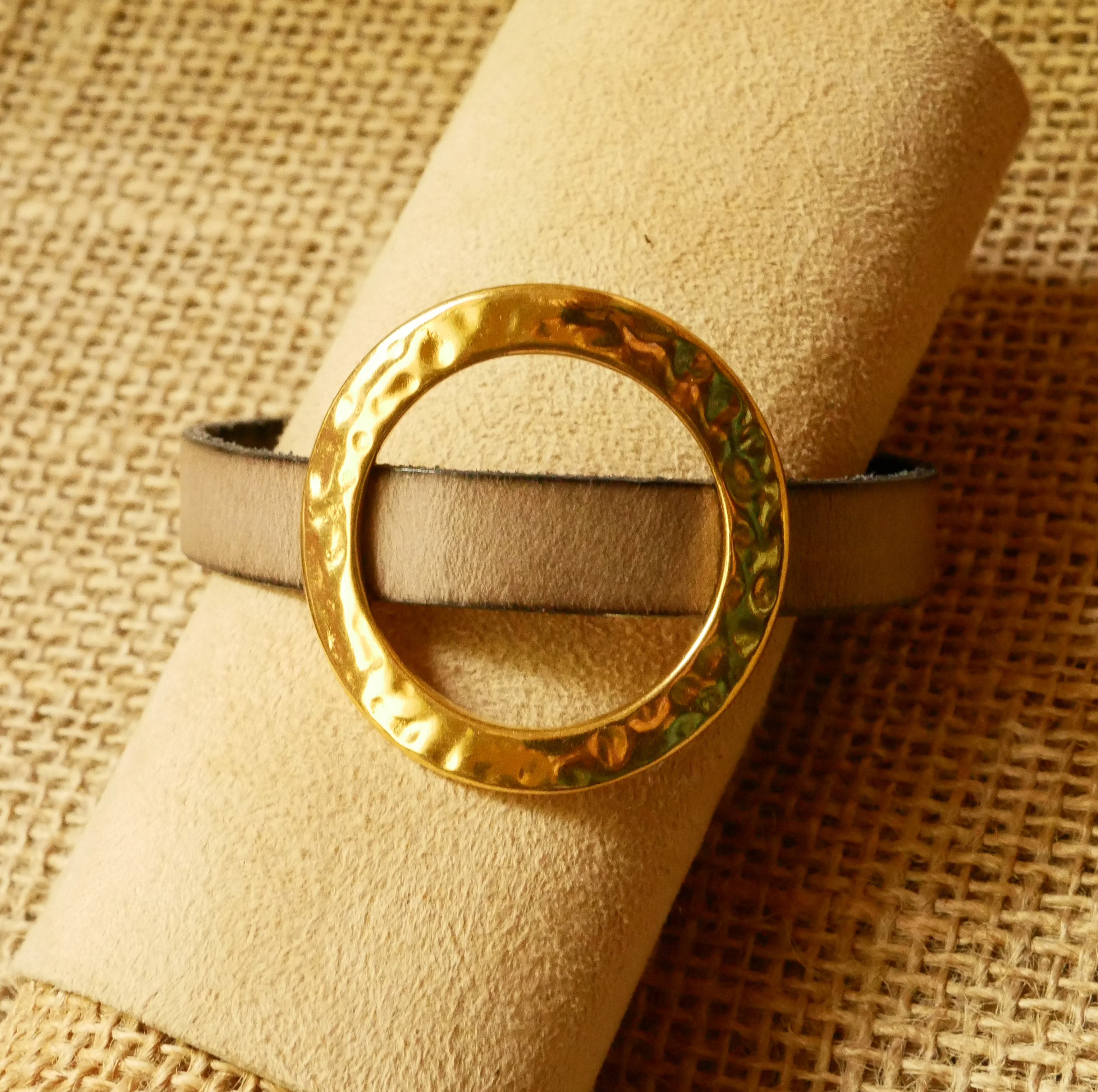 Armbånd kvinne stor gullring skinnfarge etter eget valg