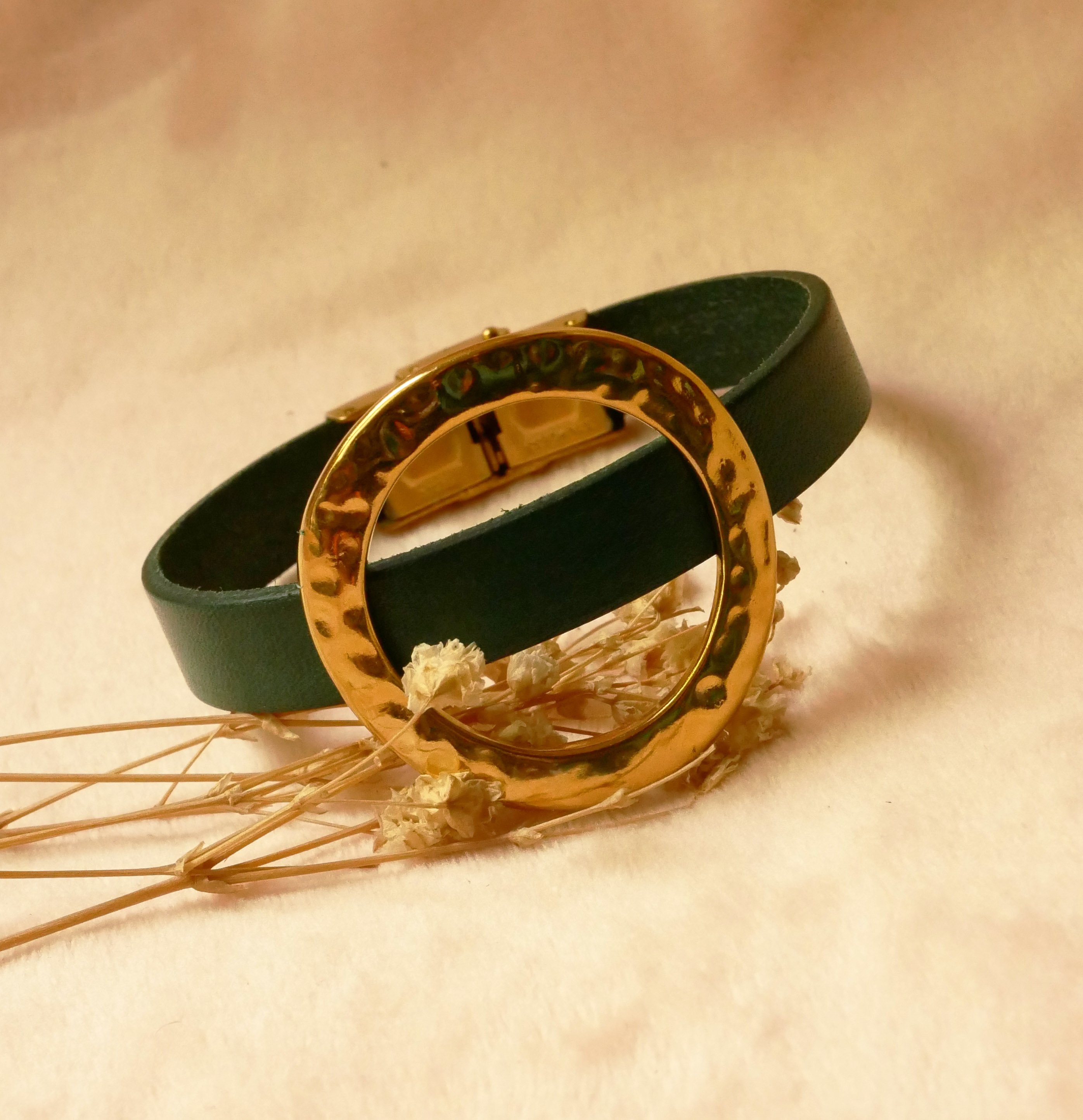 Armbånd kvinne stor gullring skinnfarge etter eget valg
