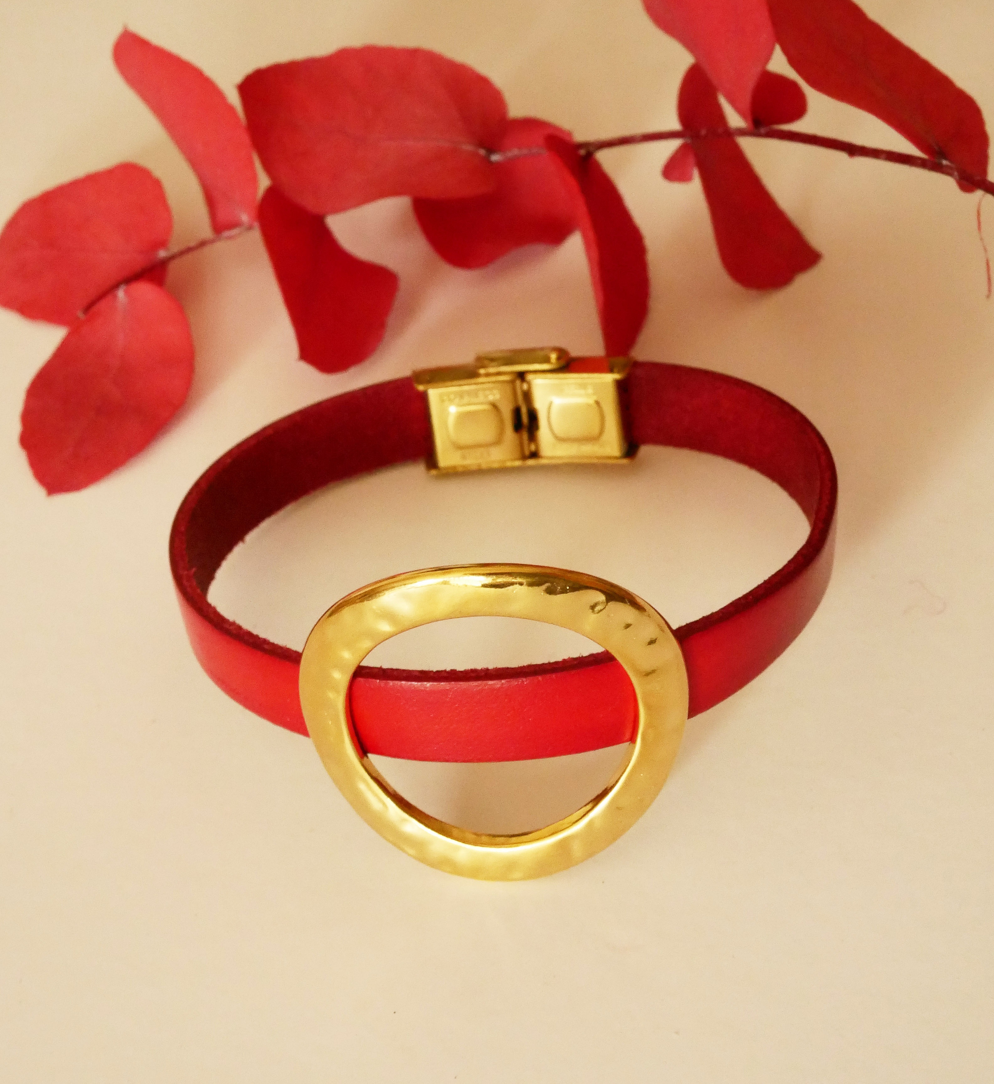 Armb&aring;nd kvinne stor gullring skinnfarge etter eget valg