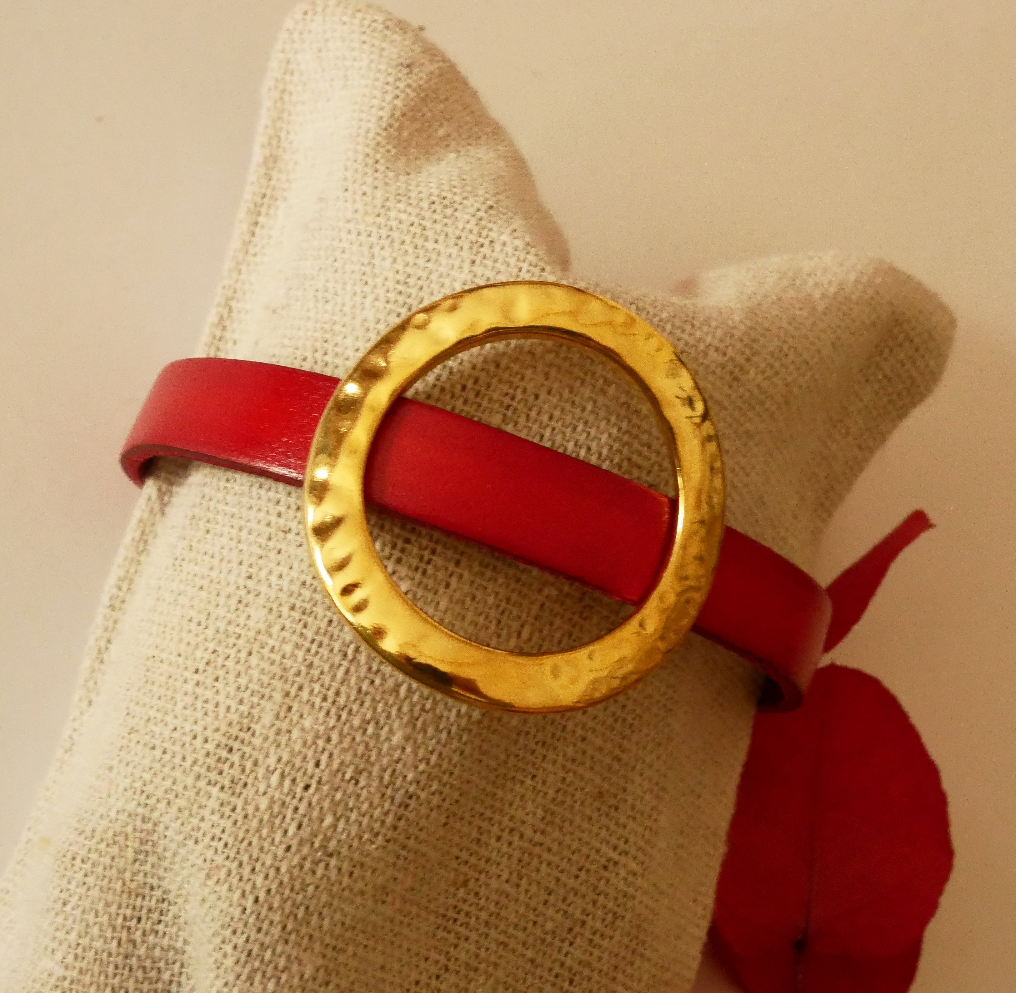 Armb&aring;nd kvinne stor gullring skinnfarge etter eget valg