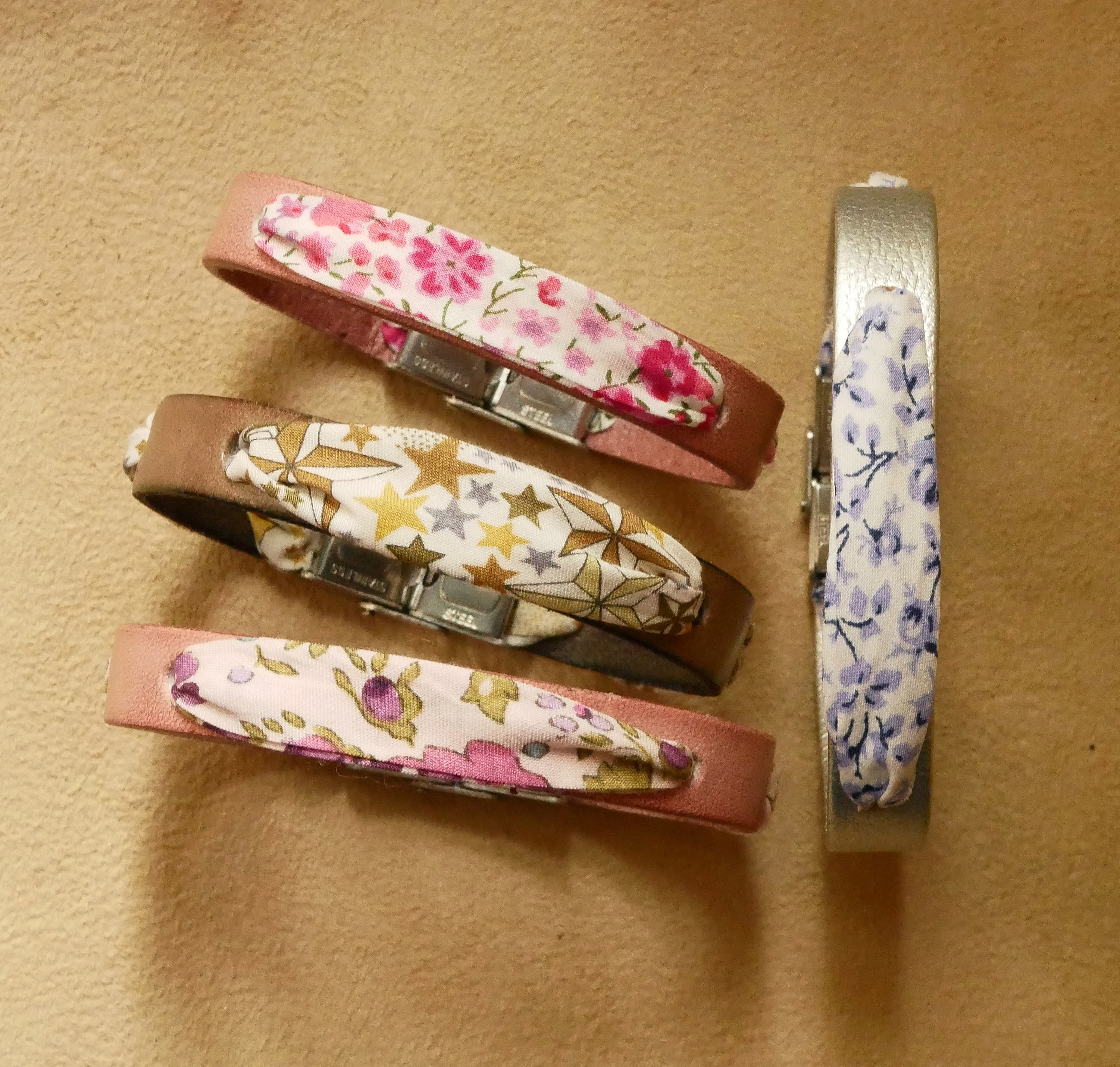 Skreddersydd Flor&acirc;me-armb&aring;nd med libertyb&aring;nd og ditt valg av l&aelig;r