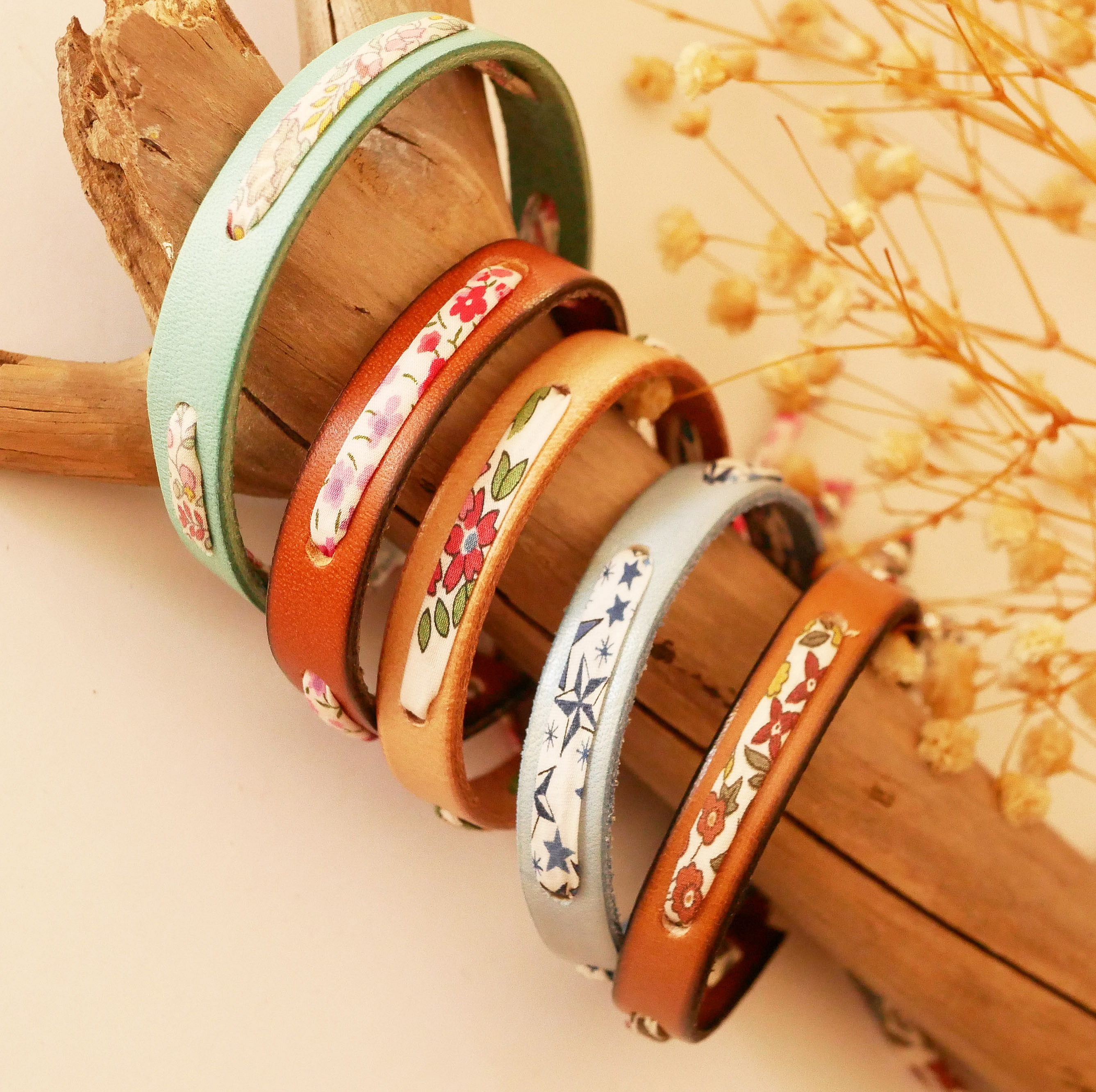 Flor&acirc;me jordb&aelig;r liberty b&aring;ndarmb&aring;nd p&aring; naturskinn