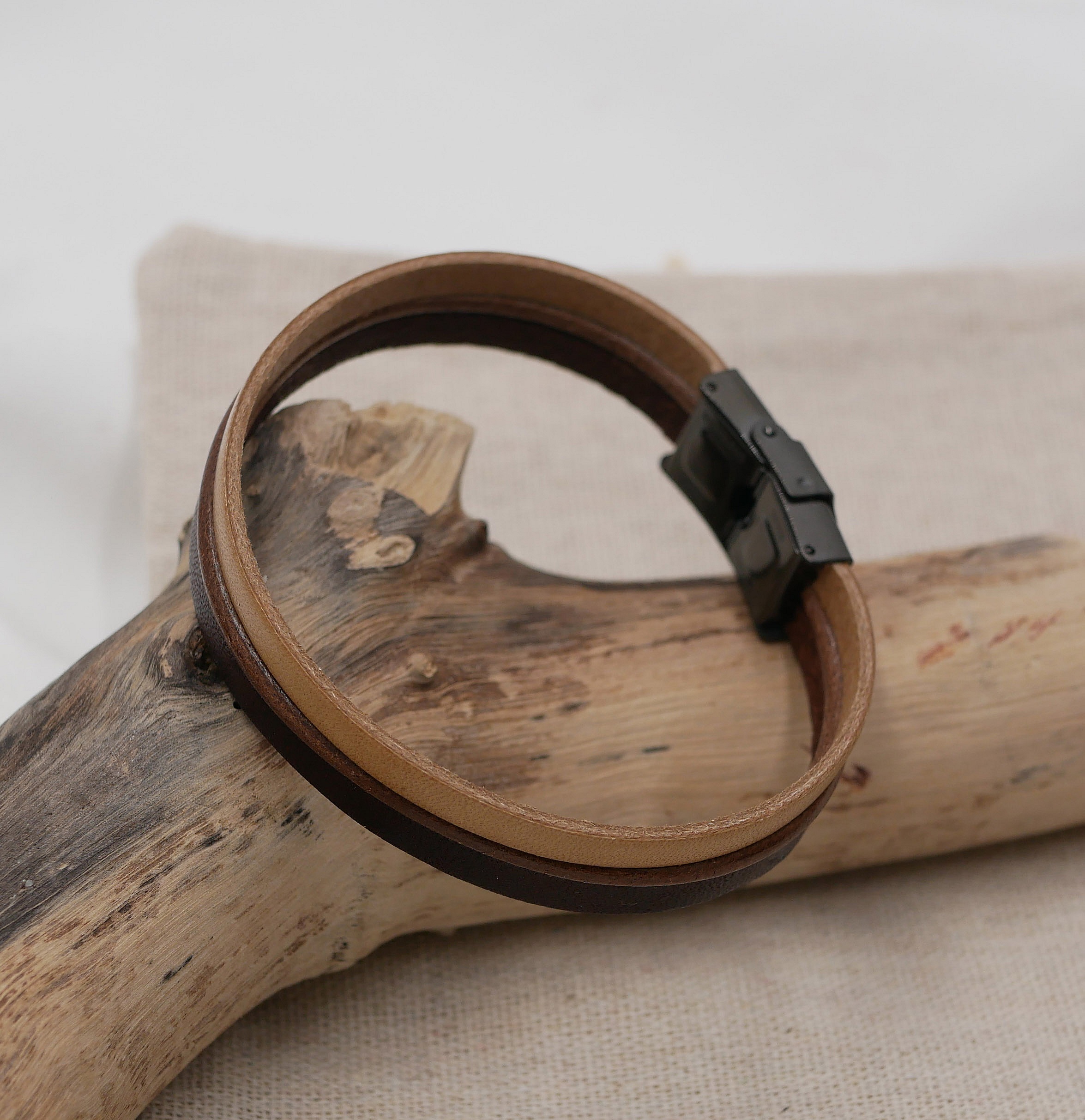 Vintage mansjettarmb&aring;nd i brunt skinn for menn, kan tilpasses med gravering 