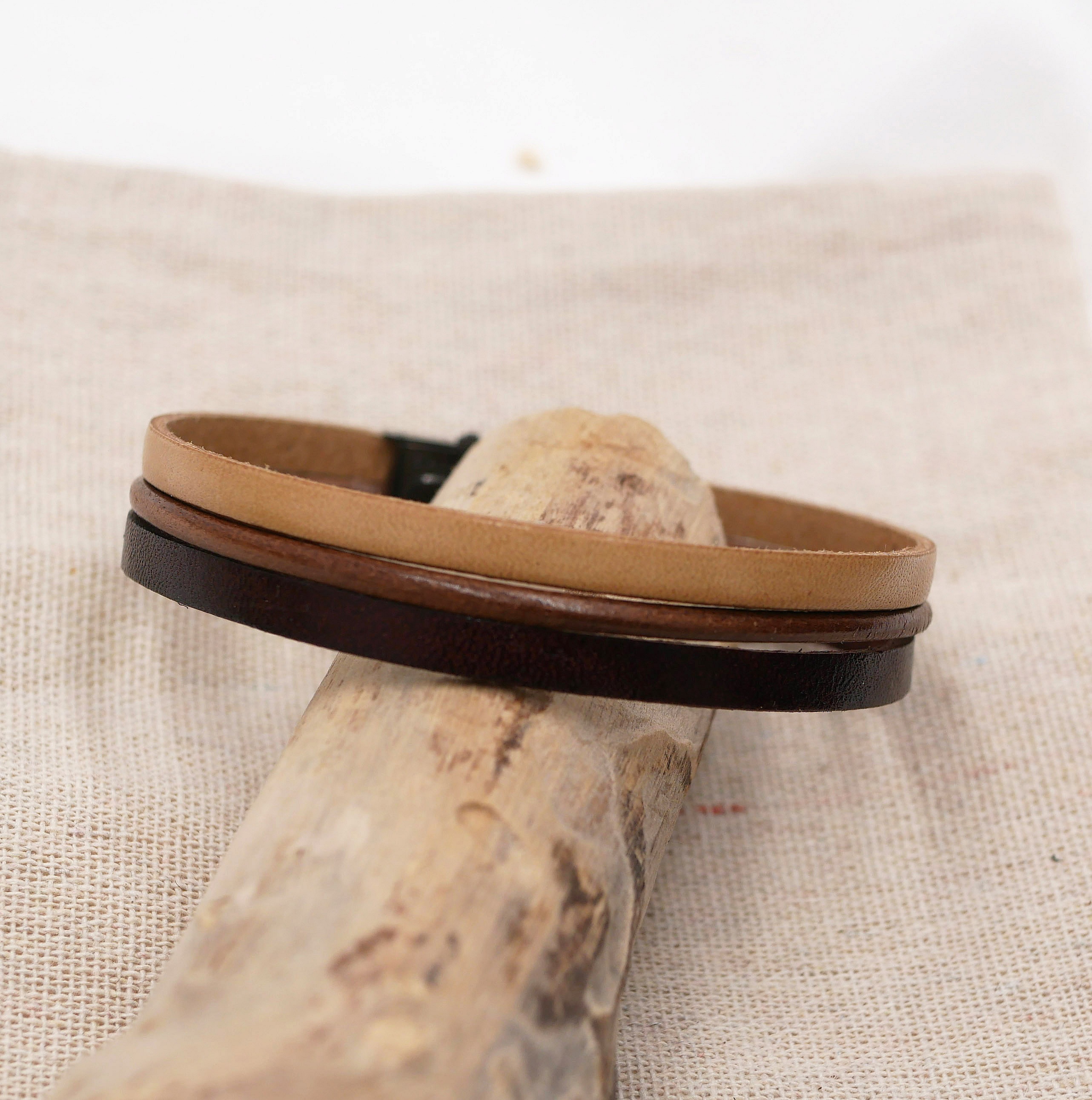 Vintage mansjettarmb&aring;nd i brunt skinn for menn, kan tilpasses med gravering 