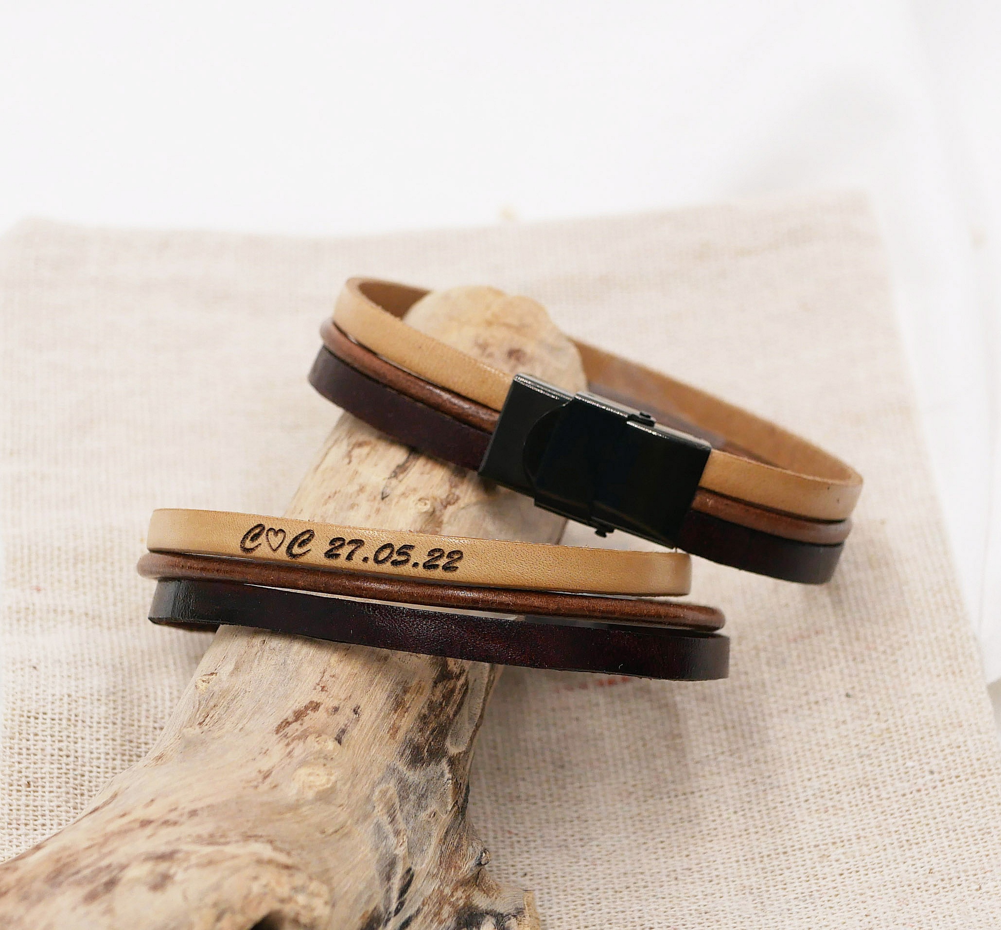 Vintage mansjettarmb&aring;nd i brunt skinn for menn, kan tilpasses med gravering 