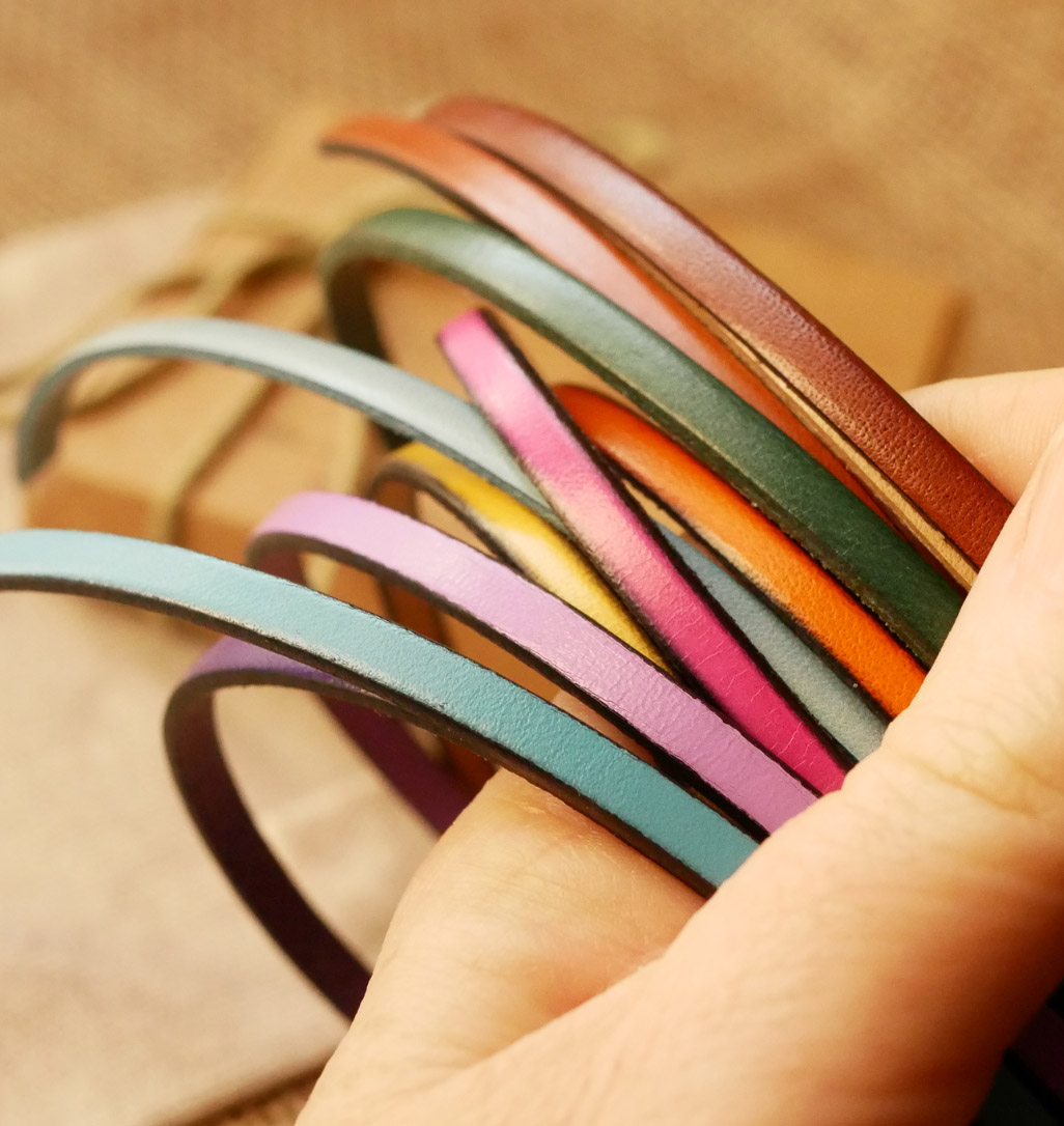 Mansjettarmbånd i et utvalg av 4 skinntyper