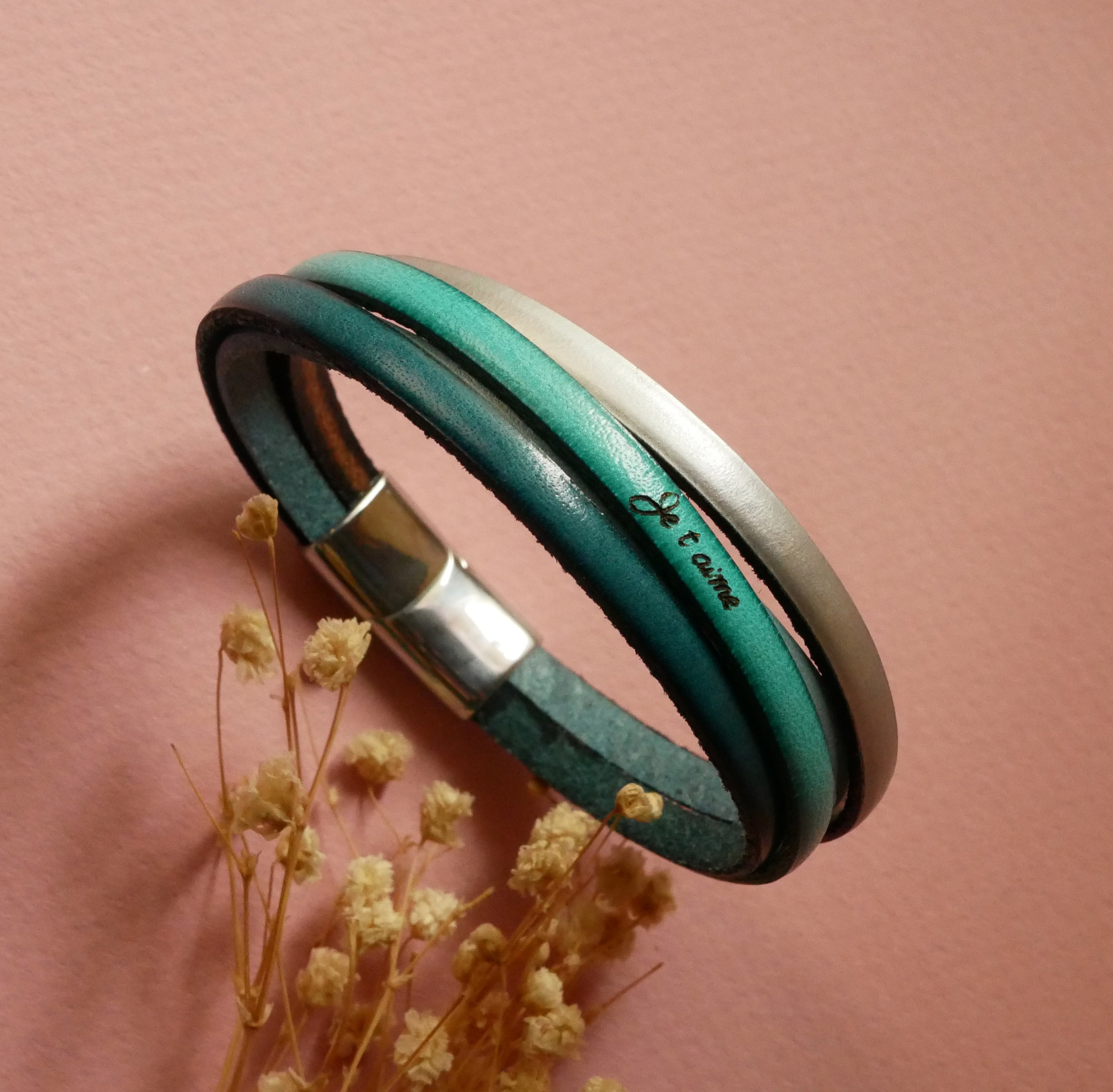 Mansjettarmbånd i et utvalg av 4 skinntyper