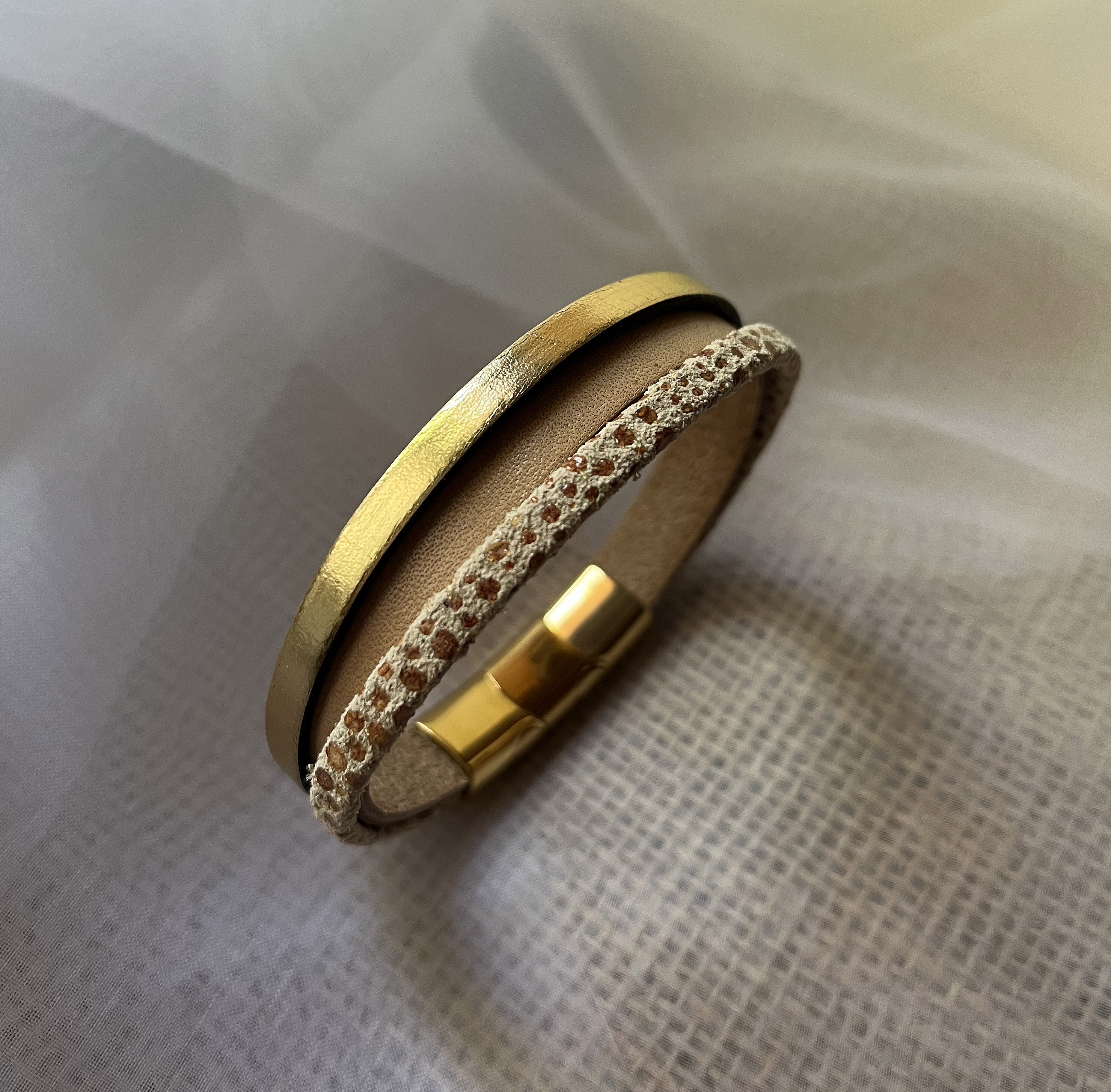 Bracelet manchette femme aux 3 cuirs beige et dor&eacute; fermoir &agrave; extension