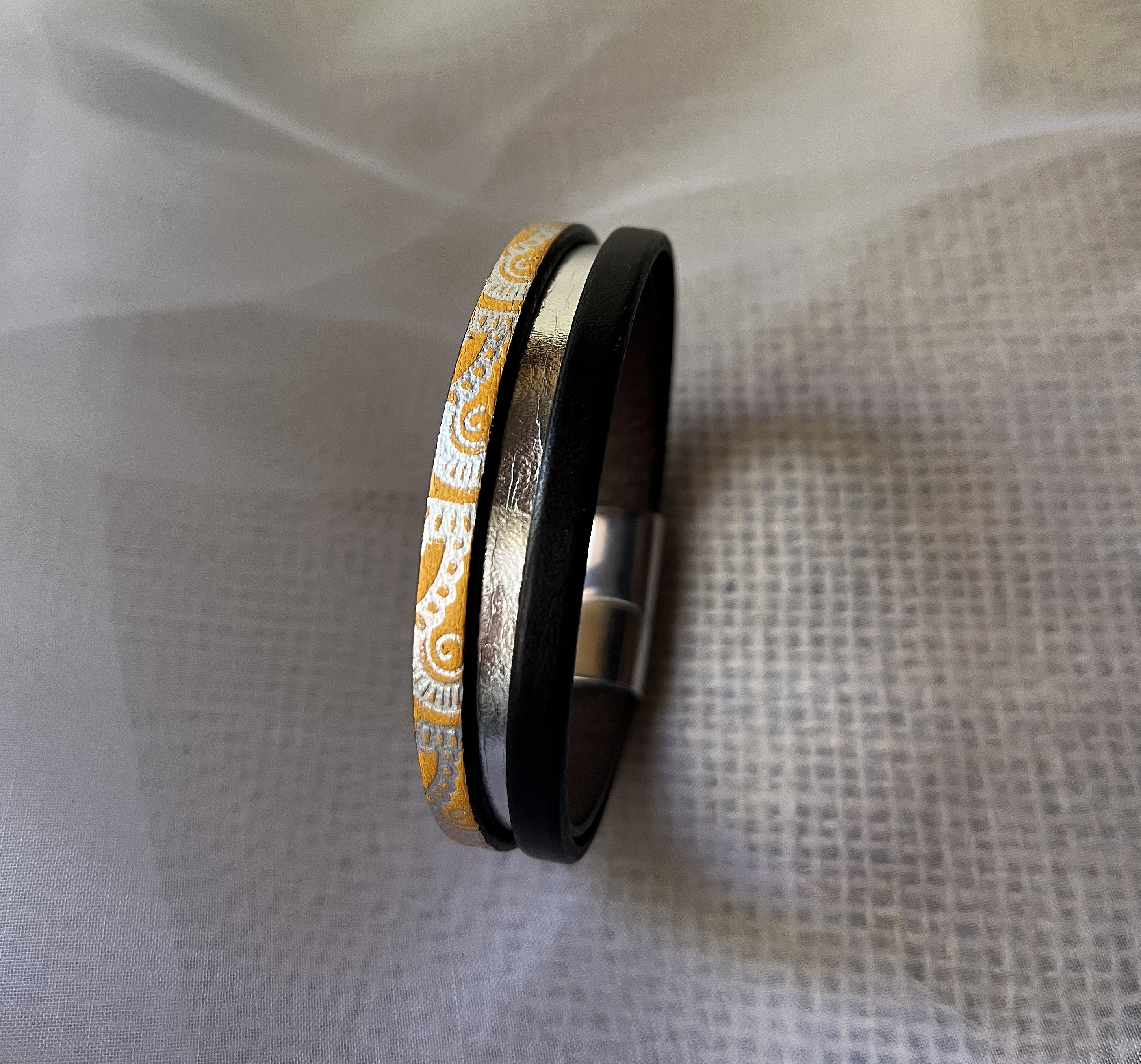 Bracelet manchette femme aux 3 cuirs orange argent&eacute;  fermoir &agrave; extension