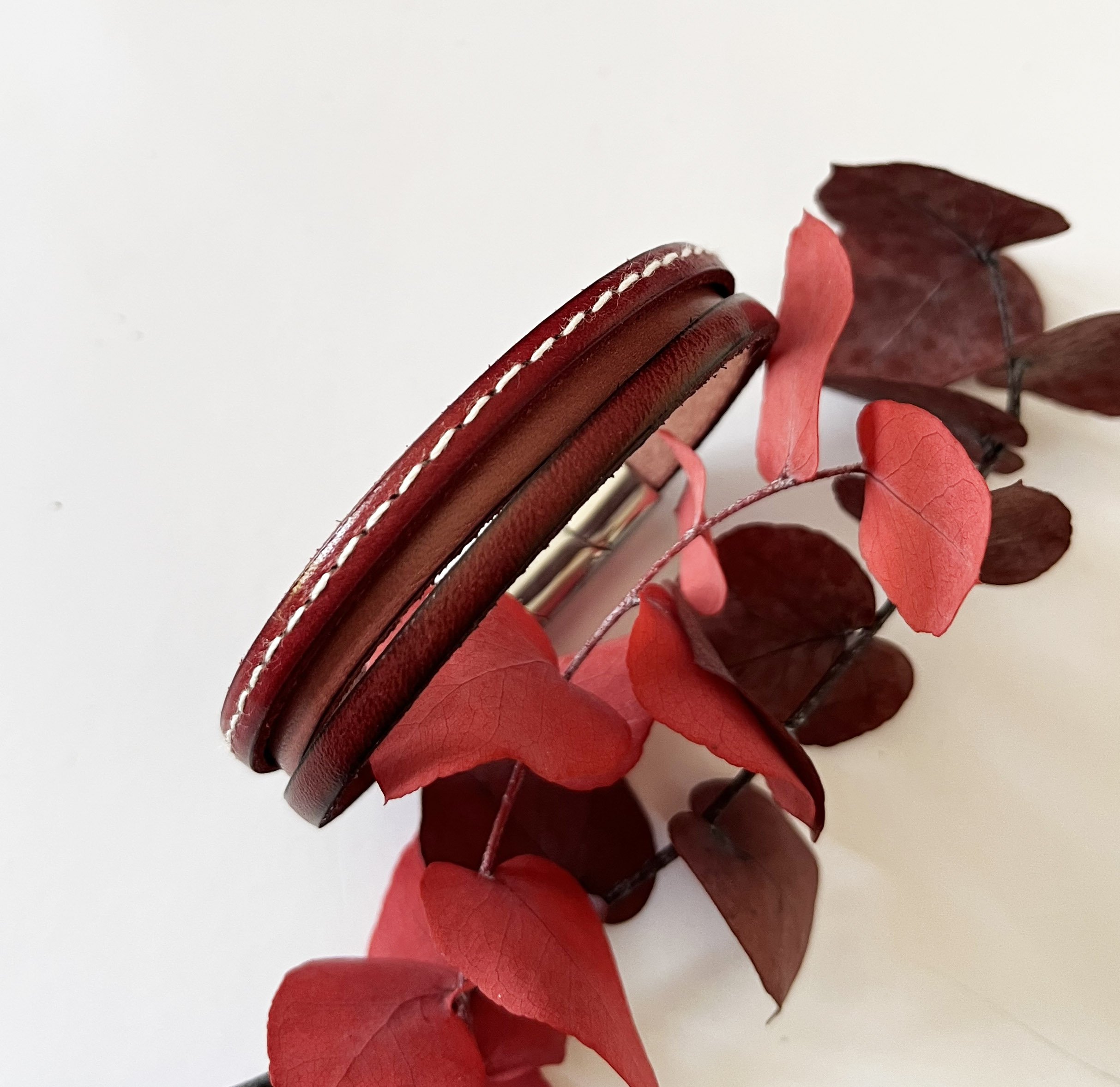 Bracelet manchette femme aux 3 cuirs rouges et fermoir à extension