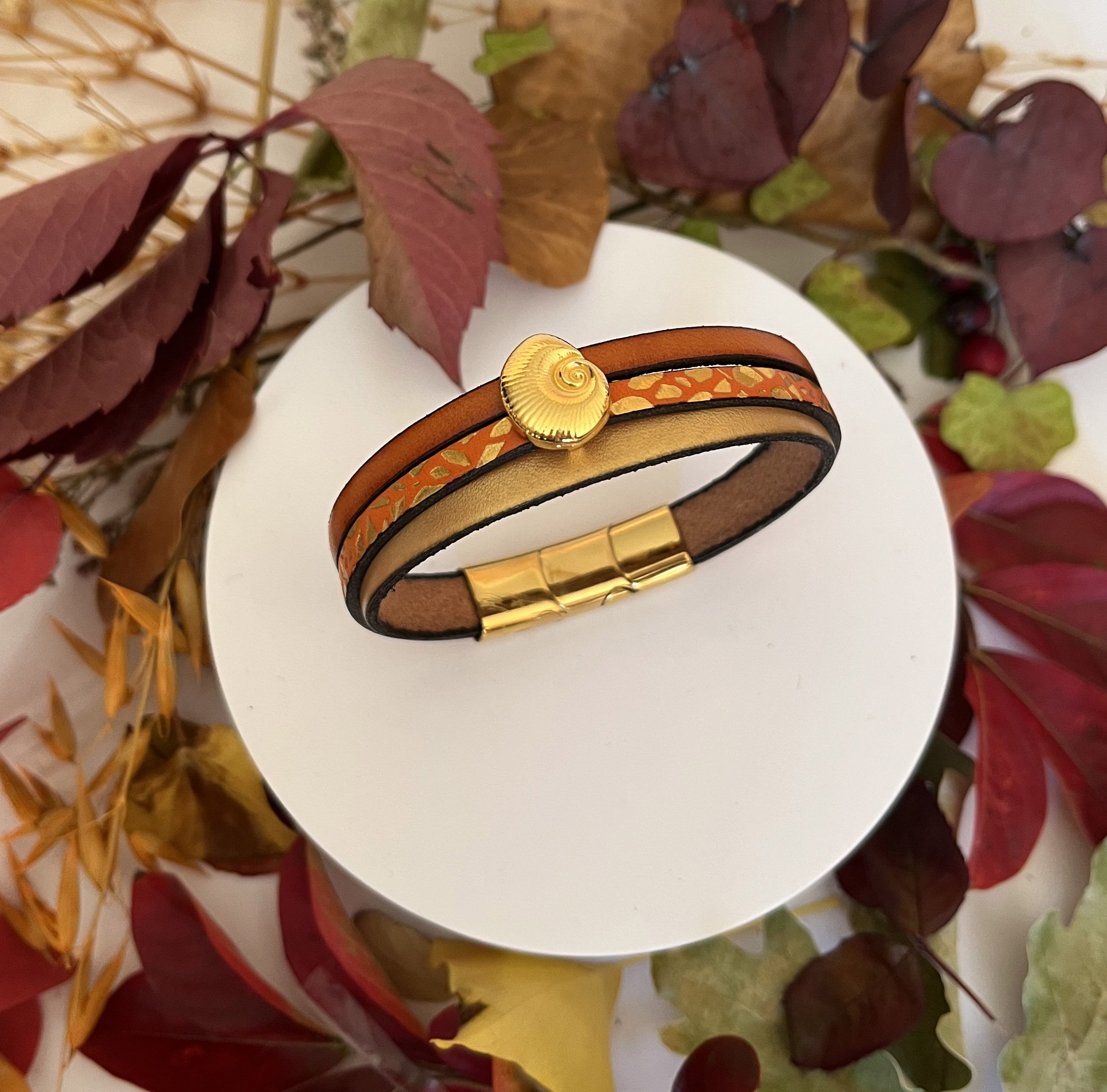 Mansjettarmbånd i gull for kvinne Gull og oransje skjell